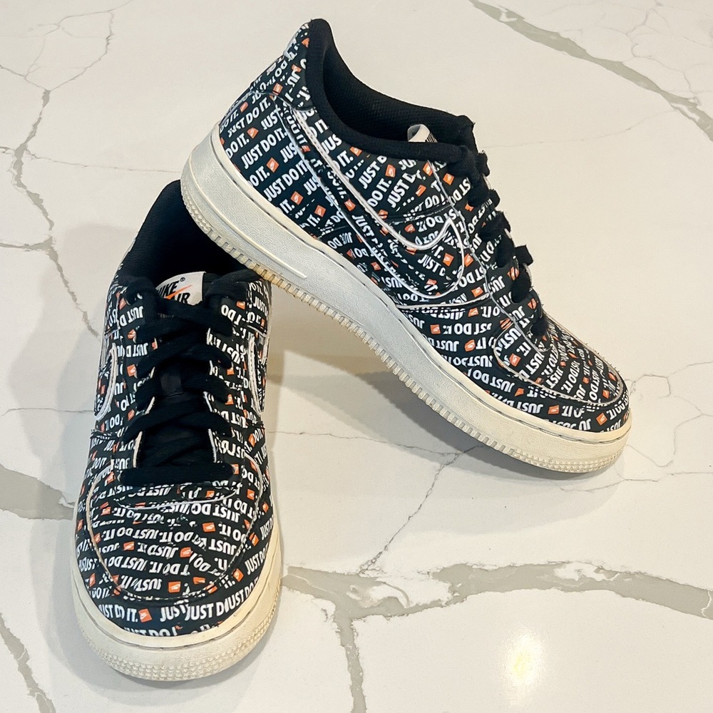 Nike Air Force 1 Just Do It All Over Print Low A06296 001 Big Kids Sz 6Y